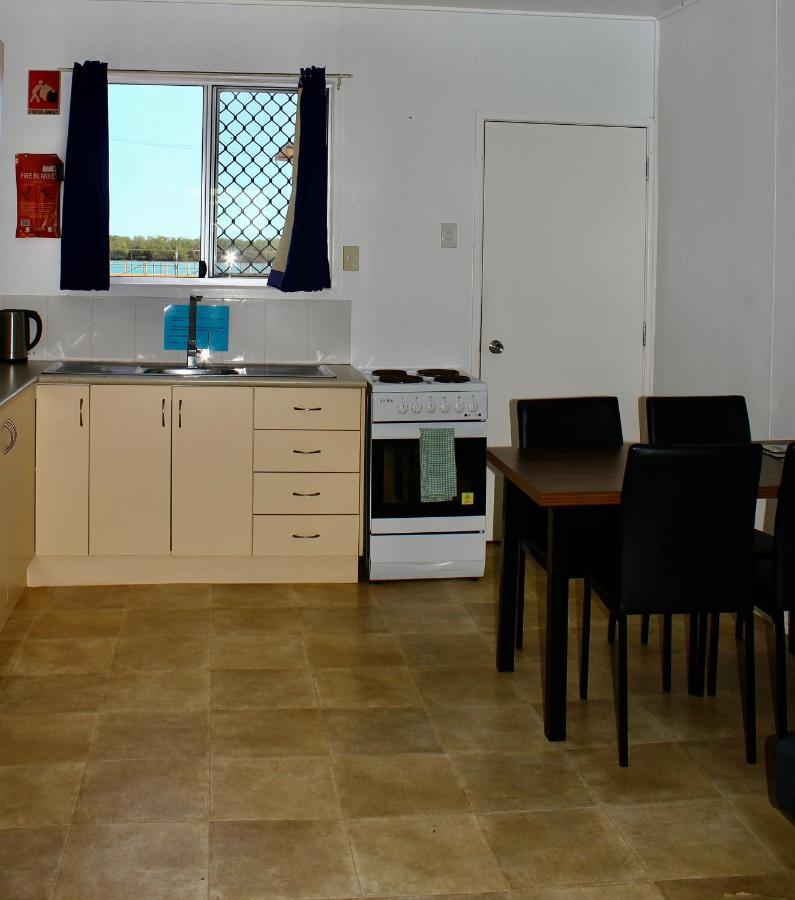 Matildas End Holiday Units Karumba Esterno foto